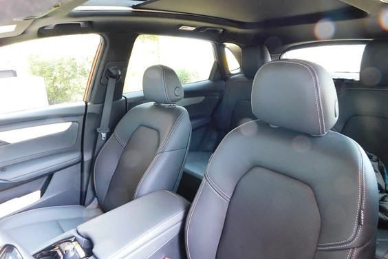 Driving Canada: VF 8 l&#224; 1 trong 3 mẫu xe điện đẹp nhất hiện nay ở Canada - Ảnh 2