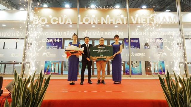 AseanWindow b&agrave;n giao Bộ cửa kỷ lục cho Mỹ B&igrave;nh Farm