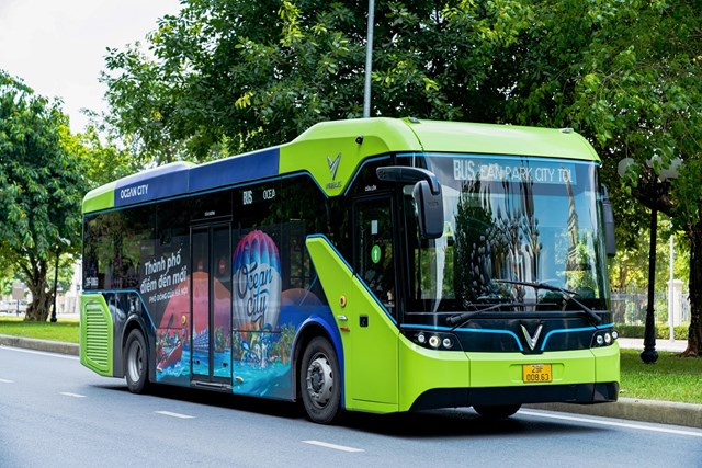 Chủ đầu tư đặc biệt triển khai c&aacute;c tuyến xe VinBus với tần suất 10 ph&uacute;t/chuyến, chạy cả ng&agrave;y lẫn đ&ecirc;m, tất cả c&aacute;c ng&agrave;y trong tuần