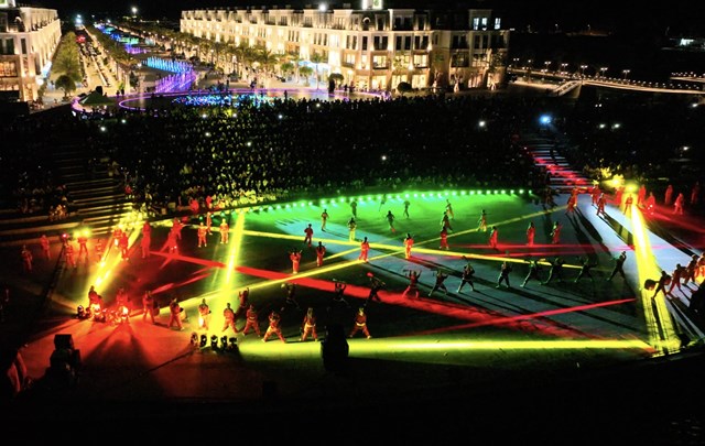 Những m&agrave;n tr&igrave;nh diễn v&otilde; thuật kết hợp nhạc nước tại MerryLand Quy Nhơn đ&atilde; trở th&agrave;nh điểm đến mỗi cuối tuần của người d&acirc;n v&agrave; du kh&aacute;ch
