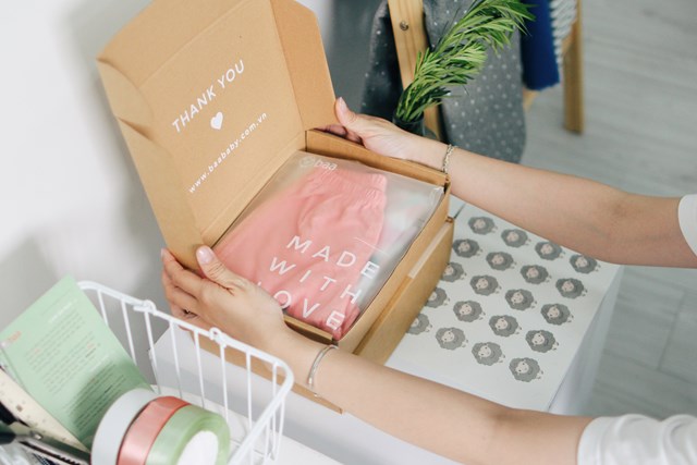 Gửi gắm y&ecirc;u thương trong từng sản phẩm, từng chiếc hộp đựng cũng l&agrave; c&aacute;ch để BAA Baby thể hiện sự tr&acirc;n trọng tới kh&aacute;ch h&agrave;ng.