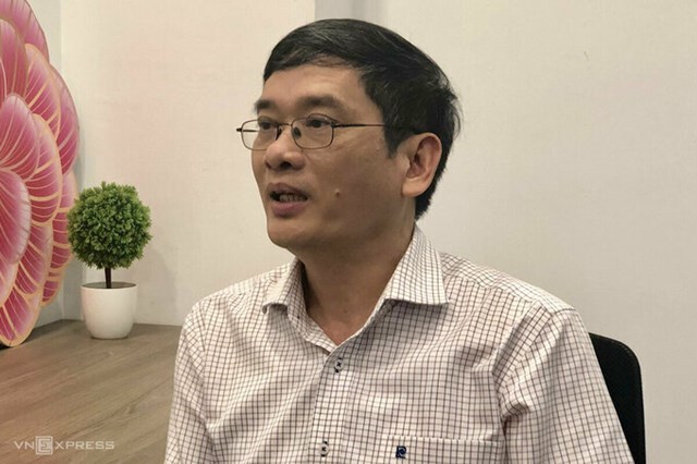&Ocirc;ng Ho&agrave;ng Nh&acirc;n Ch&iacute;nh trả lời phỏng vấn VnExpress. Ảnh:&nbsp;Ng&acirc;n Dương.