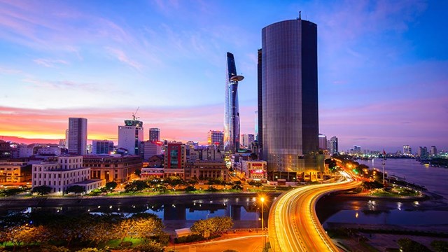 Ng&#226;n h&#224;ng Standard Chartered dự b&#225;o kinh tế Việt Nam tăng trưởng 3% - Ảnh 1
