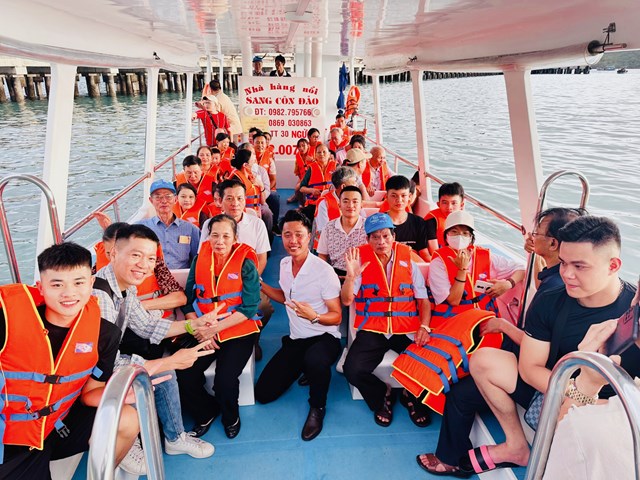 Từ bỏ mức lương mơ ước, 9X ra đảo khởi nghiệp th&#224;nh c&#244;ng - Ảnh 2