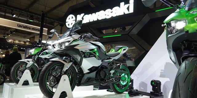 Kawasaki chuẩn bị đưa 2 mẫu m&#244; t&#244; thể thao chạy điện ra thị trường - Ảnh 1