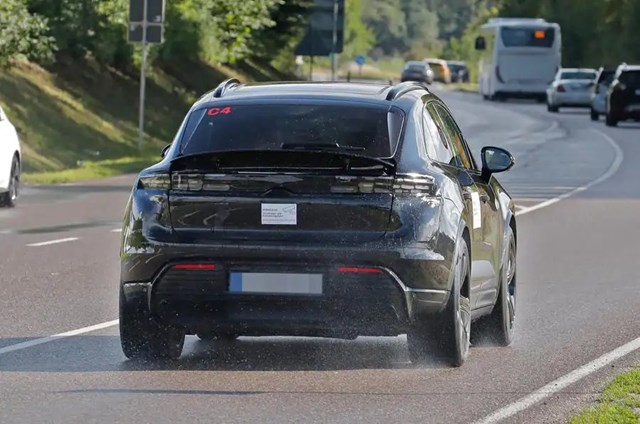 Porsche thử nghiệm SUV điện đầu ti&#234;n - Ảnh 1