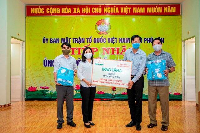Th&ocirc;ng qua Ủy ban MTTQ Việt Nam tỉnh Ph&uacute; Y&ecirc;n, đại diện Tập đo&agrave;n Hưng Thịnh trao tặng c&aacute;c trang thiết bị y tế ph&ograve;ng chống dịch Covid-19 cho tỉnh Ph&uacute; Y&ecirc;n (29/4/2020)