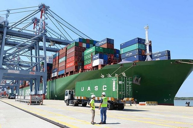 Gi&#225; dịch vụ cảng biển &#39;ph&#250; qu&#253; giật l&#249;i&#39;, chủ t&#224;u nước ngo&#224;i hưởng lợi cả tỷ USD mỗi năm - Ảnh 2