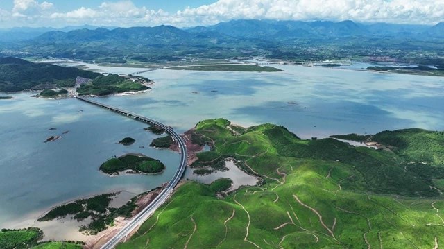 Những c&uacute; h&iacute;ch về hạ tầng v&agrave; giao th&ocirc;ng đem đến tiềm năng ph&aacute;t triển vượt trội cho th&agrave;nh phố M&oacute;ng C&aacute;i