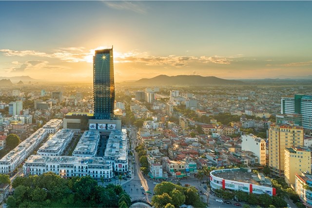 Vincom Shophouse Thanh H&oacute;a bao gồm: Kh&aacute;ch sạn Vinpearl; TTTM Vincom Plaza; khu nh&agrave; phố thương mại c&oacute; tỷ lệ lấp đầy hơn 92%