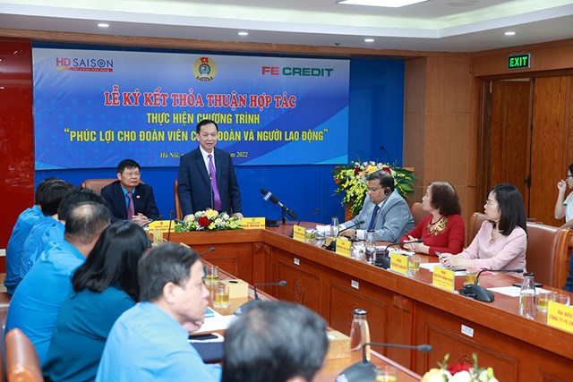 Ph&oacute; Thống Đốc thường trực Ng&acirc;n h&agrave;ng Nh&agrave; nước Việt Nam Đ&agrave;o Minh T&uacute; ph&aacute;t biểu tại buổi l&agrave;m việc.