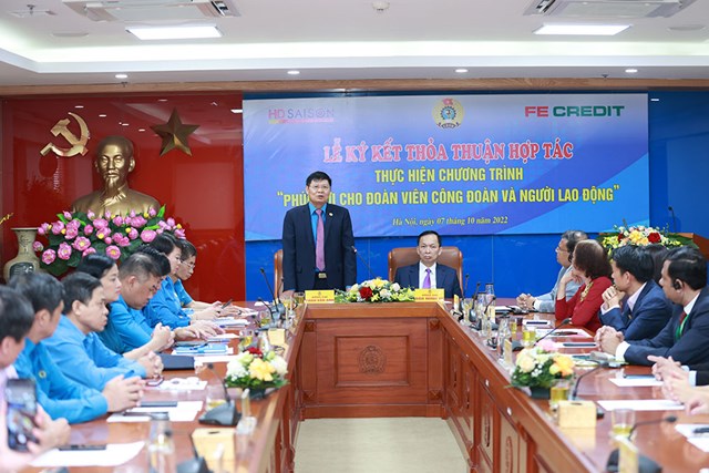 Ph&oacute; chủ tịch Li&ecirc;n đo&agrave;n lao động Việt Nam Phan Văn Anh tại buổi l&agrave;m việc.