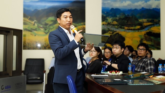 Đại diện nh&agrave; m&aacute;y k&iacute;nh SADO chia sẻ Giải ph&aacute;p kiến tr&uacute;c &ndash; K&iacute;nh SADO
