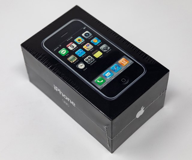 Đ&atilde; bị Apple dừng hỗ trợ từ rất l&acirc;u, chưa r&otilde; liệu người mua c&oacute; k&iacute;ch hoạt được chiếc iPhone n&agrave;y để sử dụng hay kh&ocirc;ng.