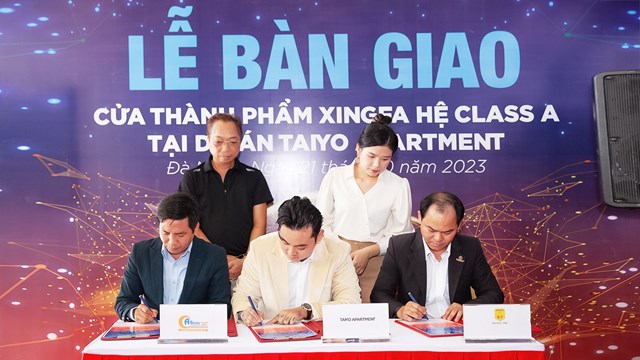 Đại diện c&aacute;c b&ecirc;n k&yacute; kết bi&ecirc;n bản b&agrave;n giao