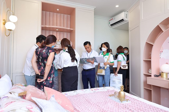 Căn hộ mẫu tại dự &aacute;n Hanoi Melody Residences lu&ocirc;n tấp nập kh&aacute;ch tham quan h&agrave;ng ng&agrave;y