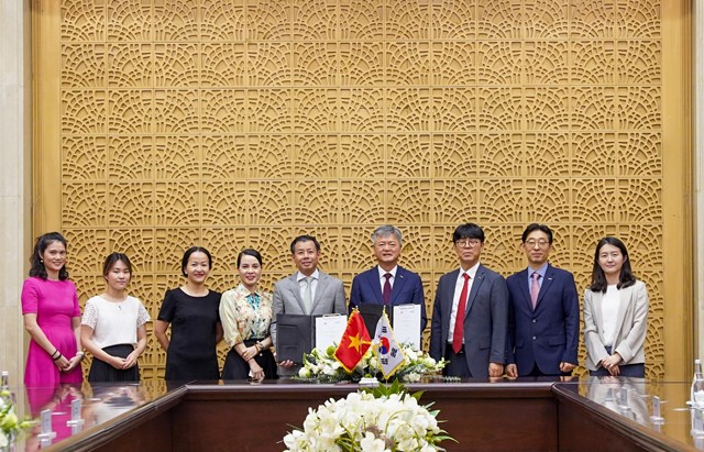 Vingroup v&#224; K-Sure k&#253; MOU th&#250;c đẩy hợp t&#225;c ph&#225;t triển kinh tế - Ảnh 1