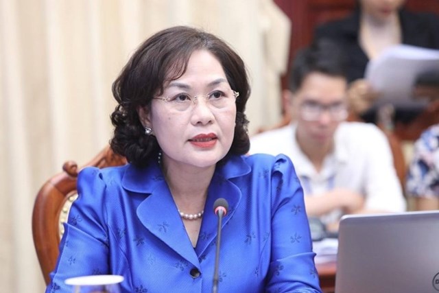B&agrave; Nguyễn Thị Hồng trở th&agrave;nh nữ Thống đốc Ng&acirc;n h&agrave;ng Nh&agrave; nước Việt Nam đầu ti&ecirc;n. Ảnh TTXVN