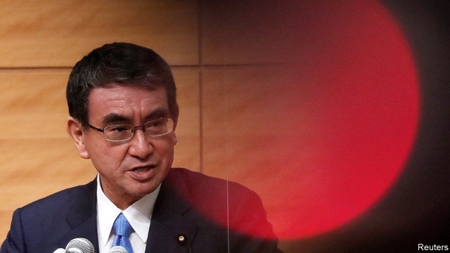 &Ocirc;ng Taro Kono.