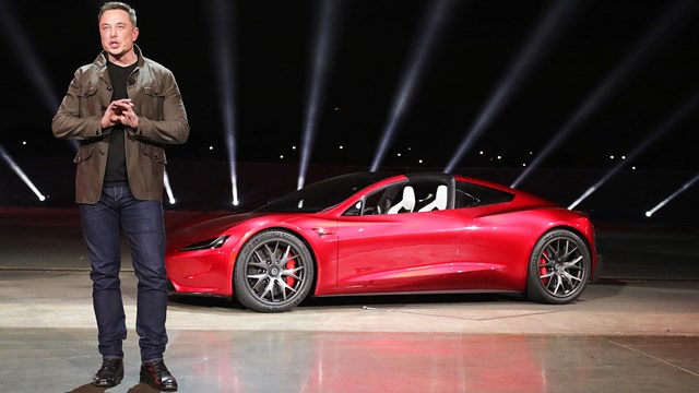 C&aacute;c nh&oacute;m đầu tư v&agrave;o Tesla cho rằng thời gian của Elon Musk sẽ hiệu quả hơn nếu &ocirc;ng tập trung cho Tesla thay v&igrave; giải quyết c&aacute;c vấn đề của Twitter.