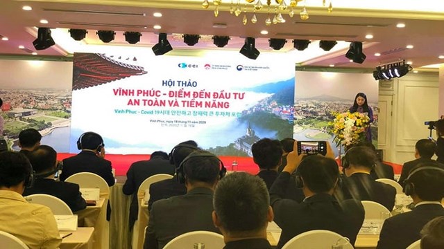 B&iacute; thư Tỉnh ủy, Chủ tịch HĐND tỉnh Vinxch Ph&uacute;c, b&agrave; Ho&agrave;ng Thị Th&uacute;y Lan ph&aacute;t biểu tại Hội thảo