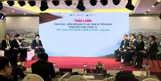 Đối thoại giữa nh&agrave; đầu tư với l&atilde;nh đạo UBND tỉnh v&agrave; c&aacute;c Sở ban ng&agrave;nh của Vĩnh Ph&uacute;c tại Hội thảo