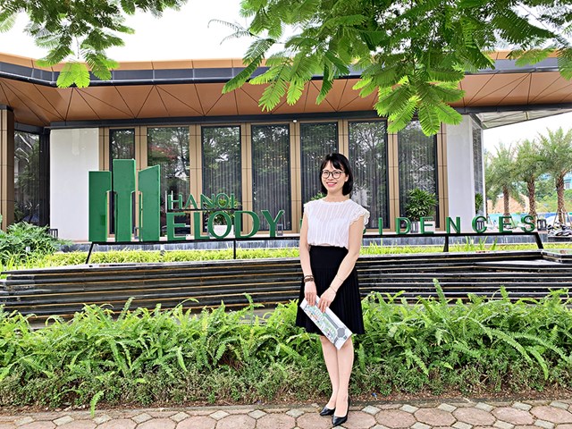 Chị Nguyễn Th&uacute;y Hằng trong buổi tham quan Hanoi Melody Residences