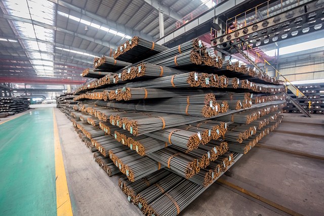 Tổng lượng ti&ecirc;u thụ th&eacute;p to&agrave;n ng&agrave;nh thấp nhất hai năm. Ảnh minh họa