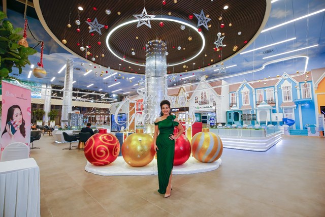 B&agrave; mẹ một con cũng ấn tượng với kh&ocirc;ng gian tại Novaland Gallery, c&ocirc; cảm thấy nơi đ&acirc;y qu&aacute; ho&agrave;nh tr&aacute;ng, sang trọng v&agrave; đầy đủ, nơi c&aacute;c gia đ&igrave;nh c&oacute; thể t&igrave;m được một kh&ocirc;ng gian sống thật ho&agrave;n hảo, tuyệt vời v&agrave; an to&agrave;n.