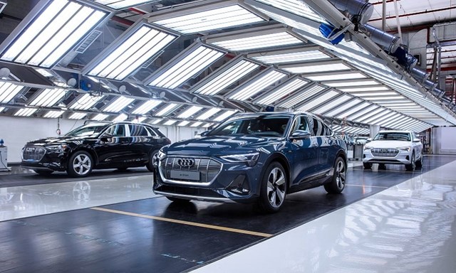 Audi chuyển to&#224;n bộ nh&#224; m&#225;y sang sản xuất xe điện - Ảnh 1