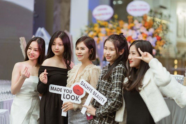 Dalhye Beauty ra mắt showroom mới với tiệc khai trương s&#244;i động - Ảnh 9
