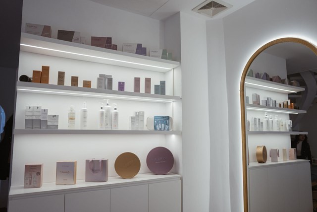 Kh&ocirc;ng gian sang trọng, hiện đại với c&aacute;c ph&ograve;ng chuy&ecirc;n m&ocirc;n của Dalhye Beauty