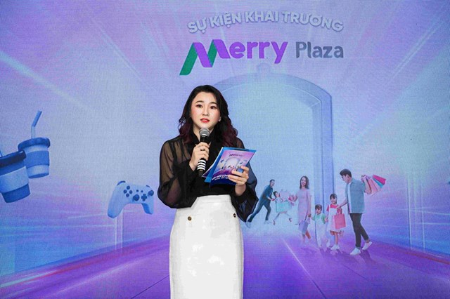 B&agrave; Huỳnh Phi - Tổng Gi&aacute;m đốc MerryCom ph&aacute;t biểu tại sự kiện khai trương Merry Plaza Saigon Mia