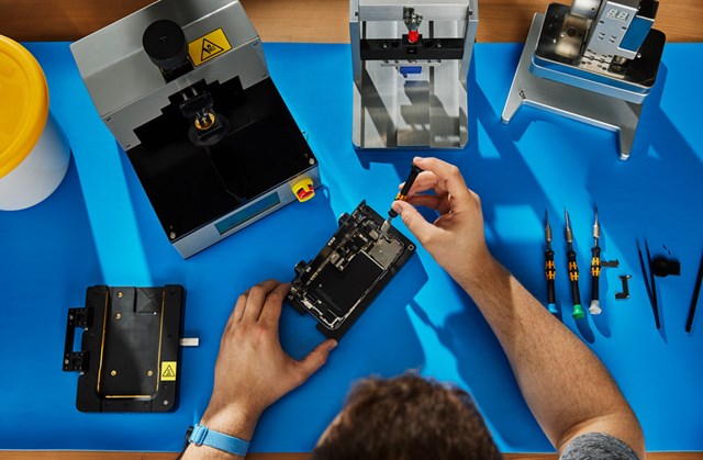 Giải ph&aacute;p cung cấp c&ocirc;ng cụ gi&uacute;p kh&aacute;ch h&agrave;ng tự sửa chữa thiết bị tại nh&agrave; đ&atilde; được Apple &aacute;p dụng tại nhiều quốc gia.